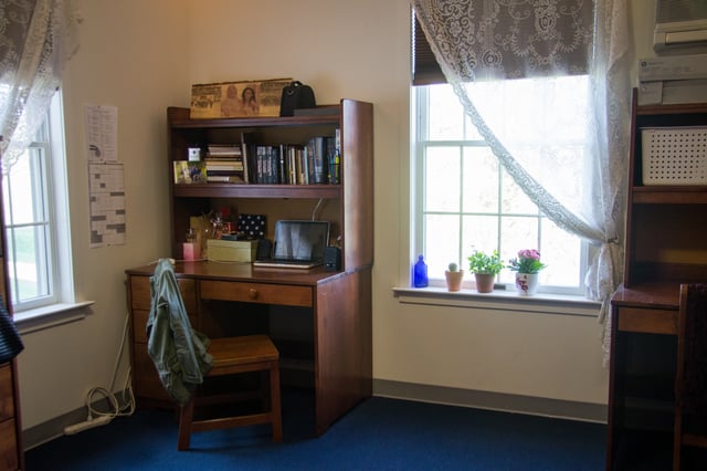 Patrick Henry College dorm room