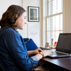 Girl_Studying_Fordham_Dorm_Campus_Life_2016-21_1