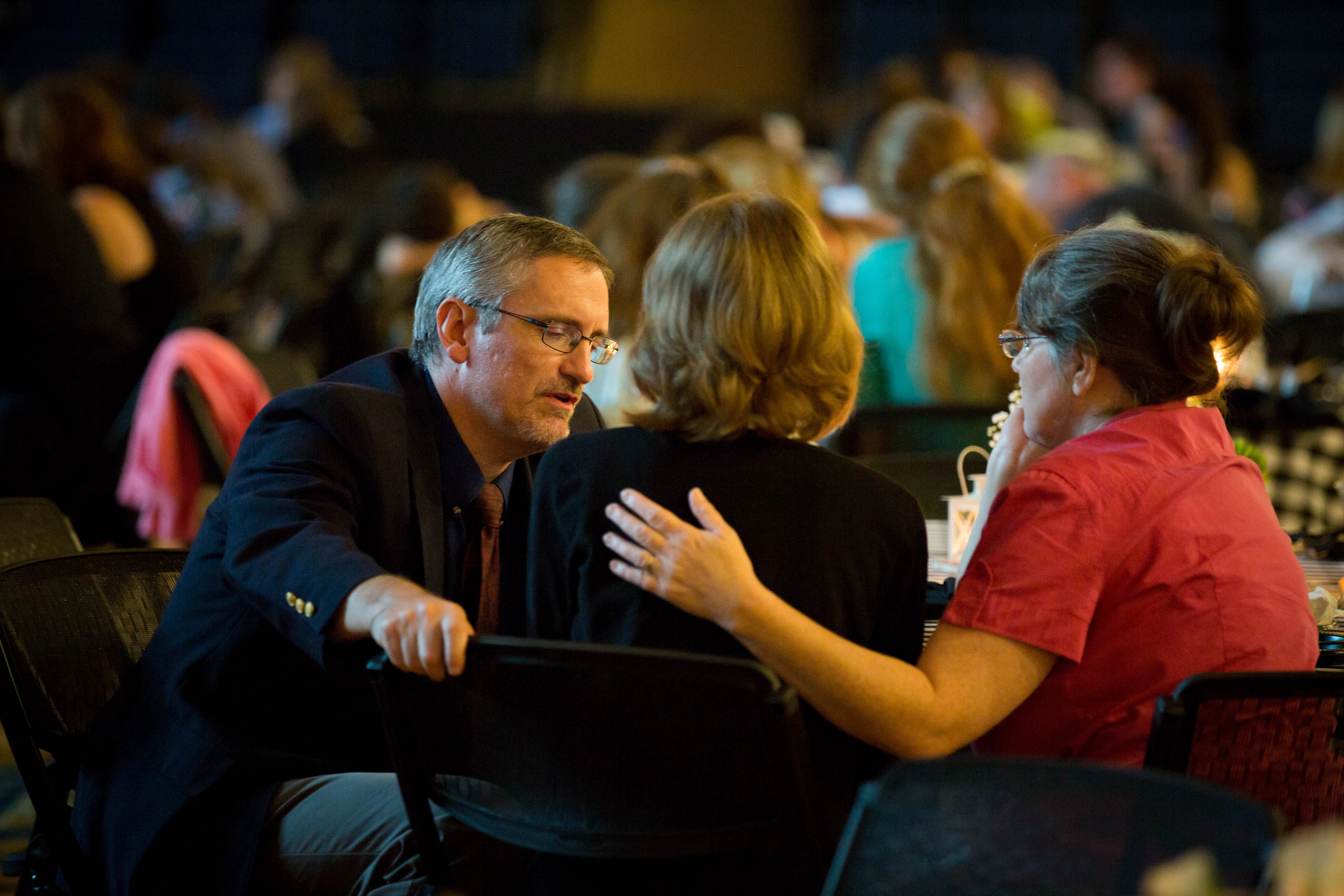 Freshman_Orientation_Praying_Parents_Students_2016_BHC_9.jpg